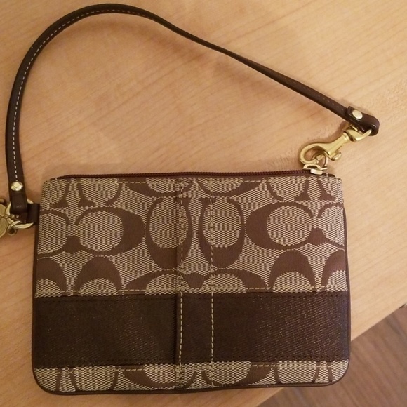 Coach Handbags - Coach Wristlet